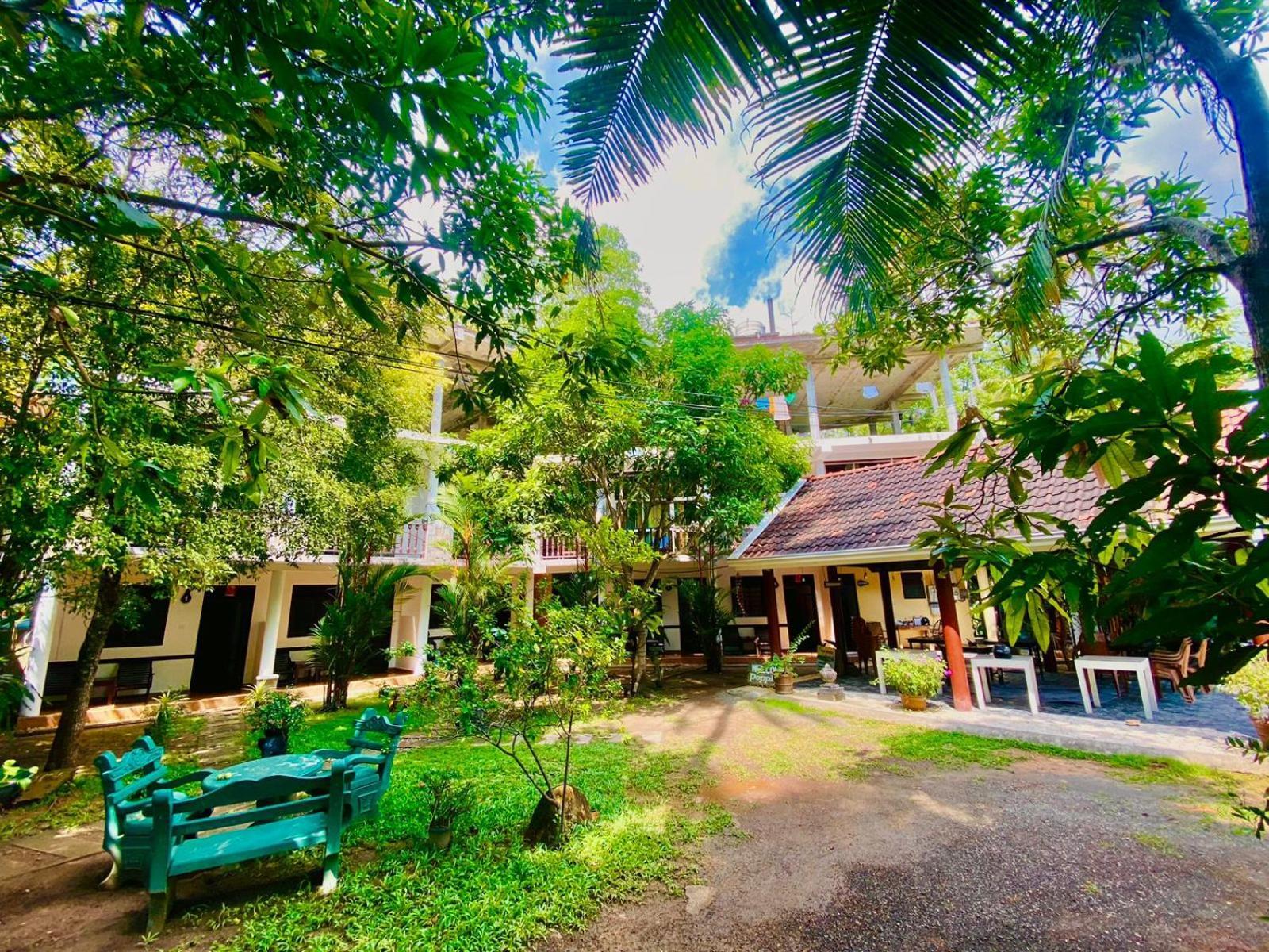 Hotel Poppies Mirissa Esterno foto