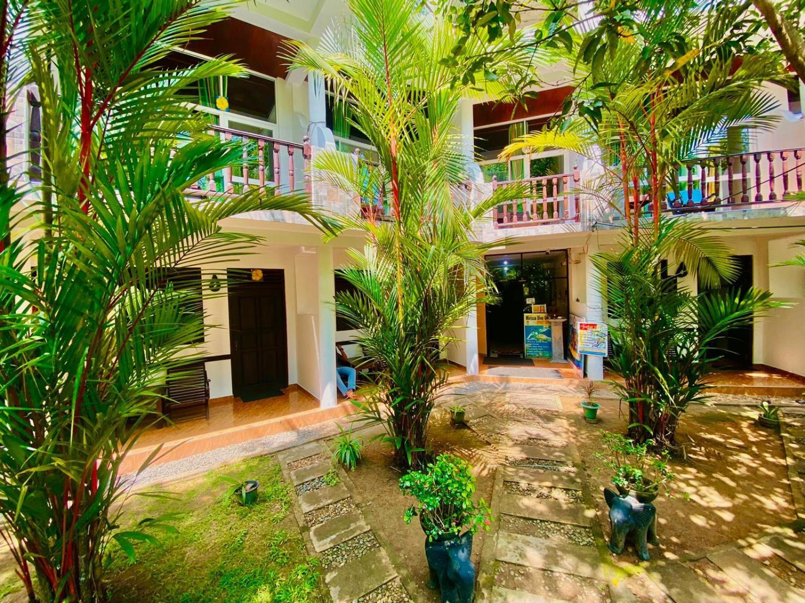 Hotel Poppies Mirissa Esterno foto