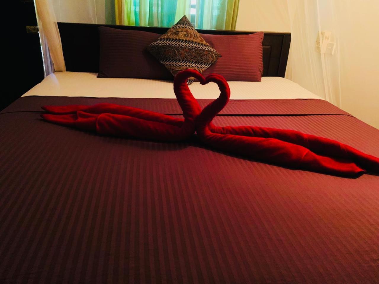 Hotel Poppies Mirissa Esterno foto