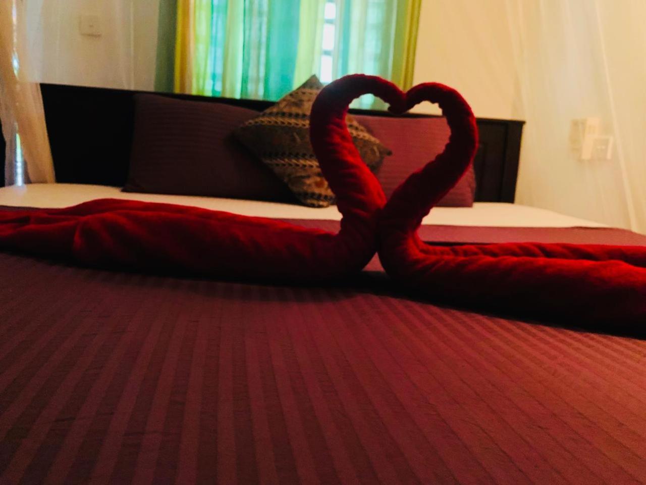 Hotel Poppies Mirissa Esterno foto