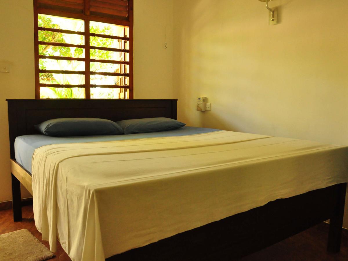 Hotel Poppies Mirissa Esterno foto