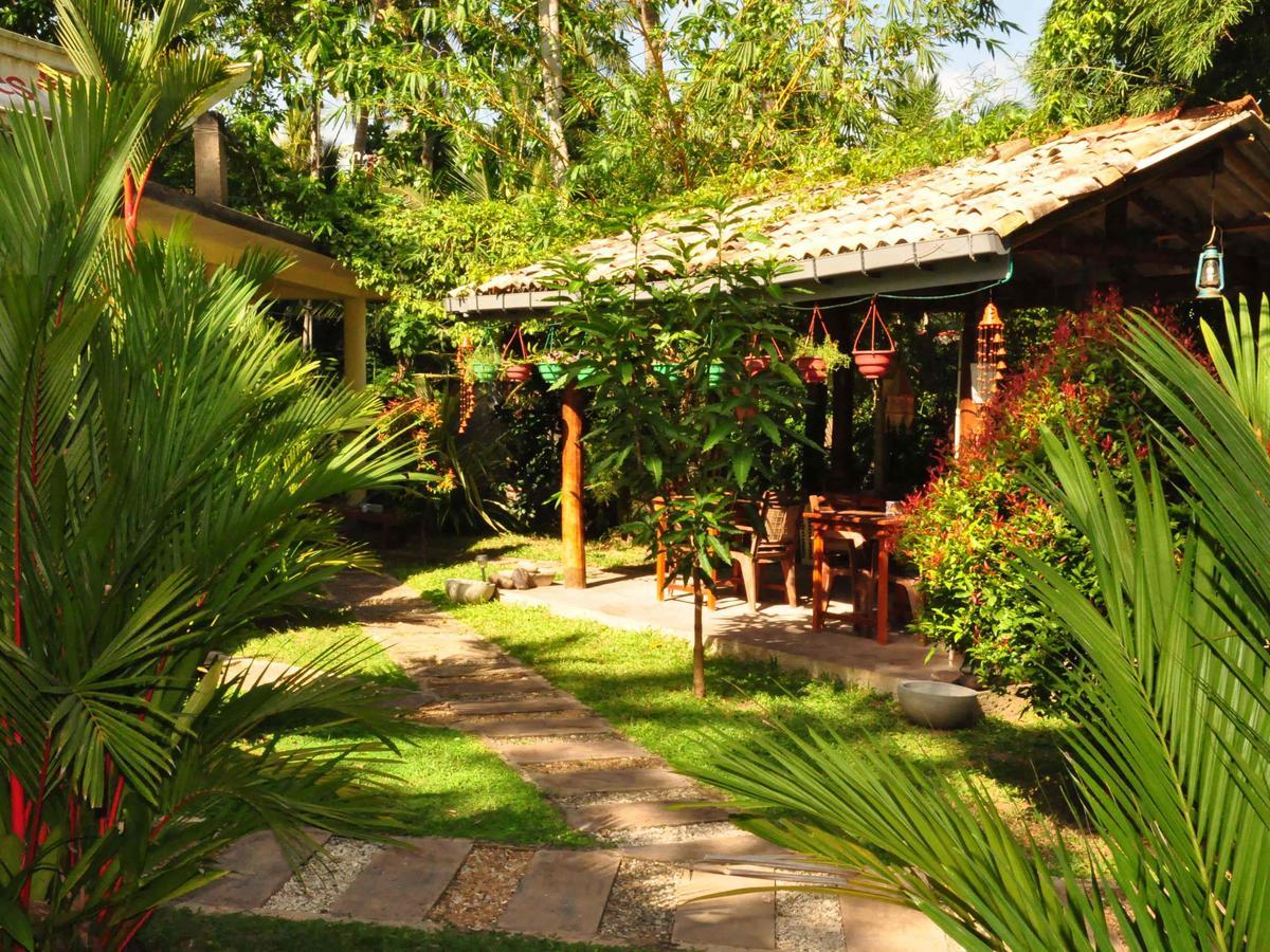 Hotel Poppies Mirissa Esterno foto