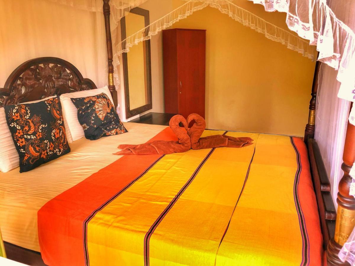 Hotel Poppies Mirissa Esterno foto